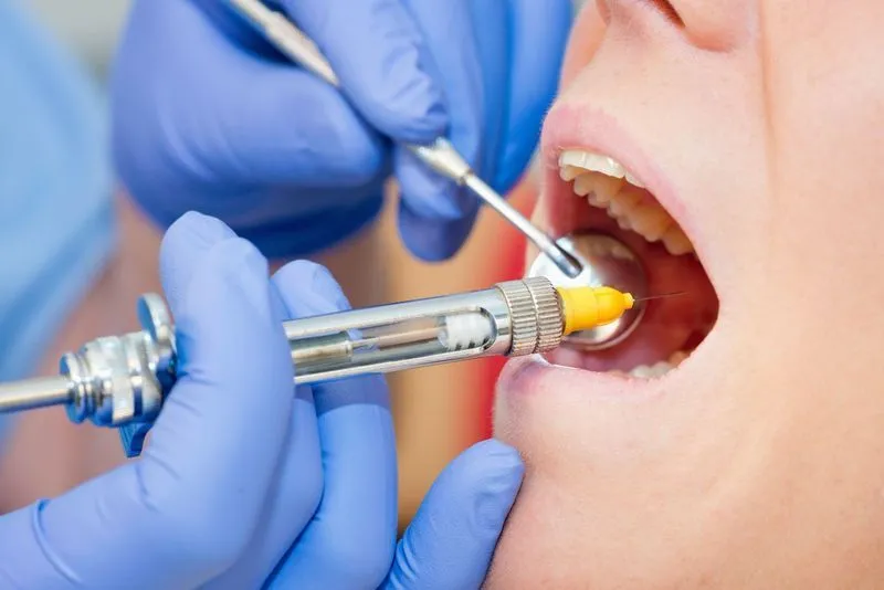 Больно ли рвать зуб с уколом