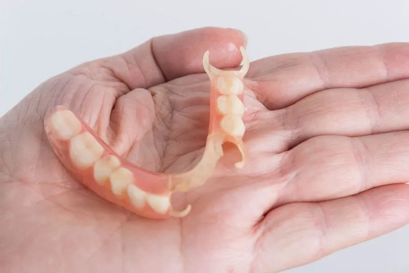 Зубной протез на один зуб