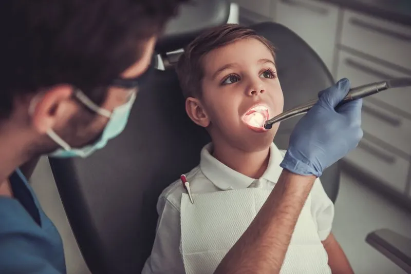 Что делает стоматолог детский